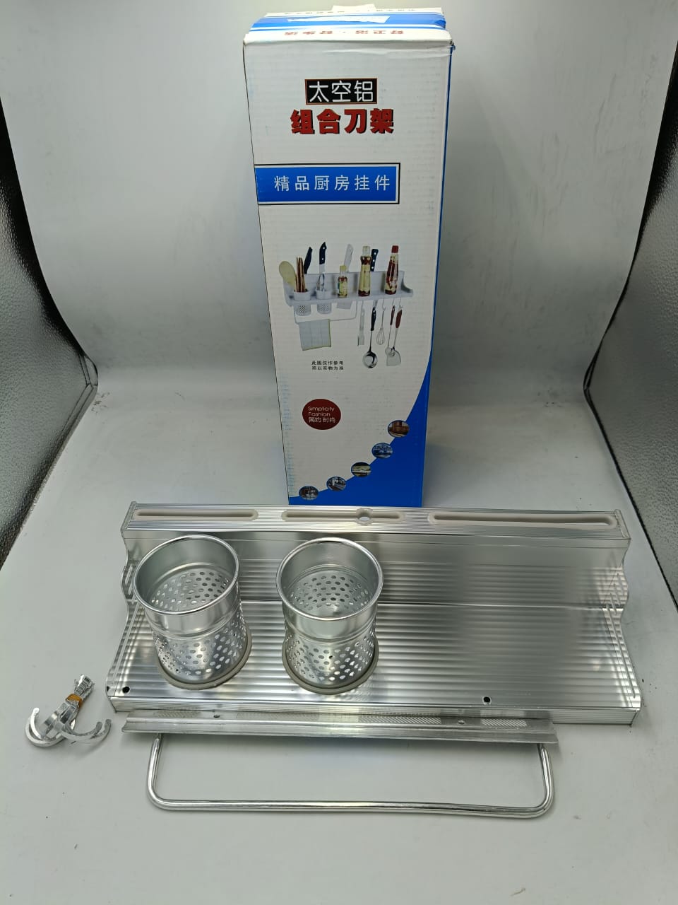 حامل مع حامل الجرة